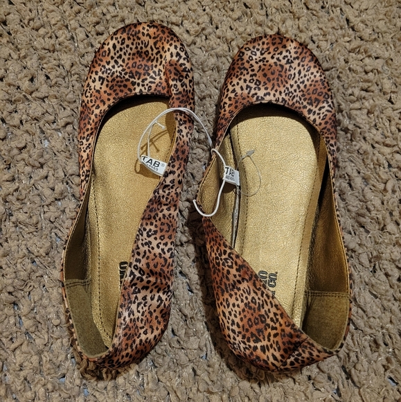 Mossimo Supply Co. Shoes - MOSSIMO SUPPLY CO Leopard Print Flat Ballet Shoes Size 6